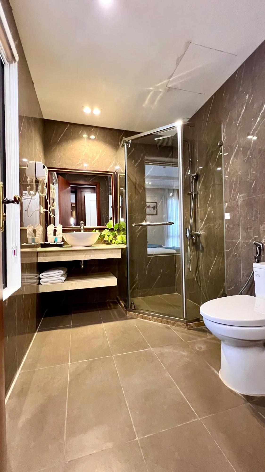 Rubyqueen Halong Hotel Hạ Long-öböl Kültér fotó